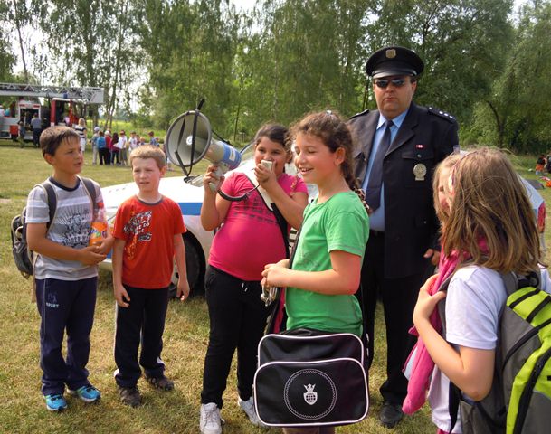 Den s policií ve Štětí