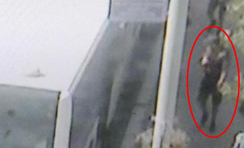 Detail - odcházející mladík