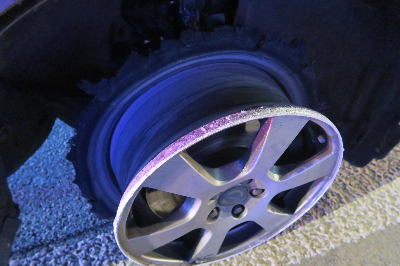 Detailní pohled na pravé přední kolo OA Volvo 2.jpg