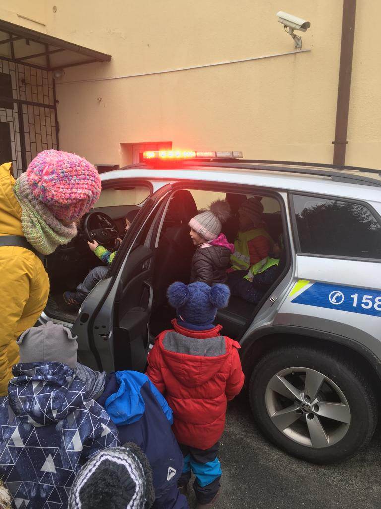 Děti navštívily policejní oddělení