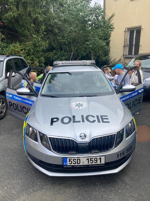Děti navštívily policejní oddělení