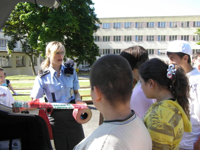 Děti se zajímaly i o policejní pásku