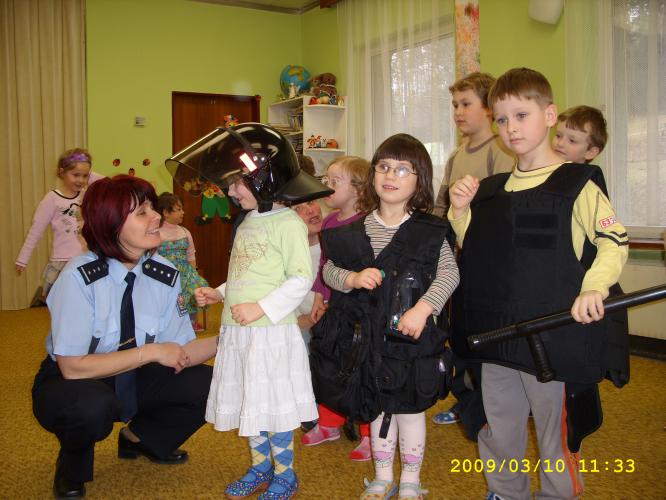 Děti v neprůstřelných vestách
