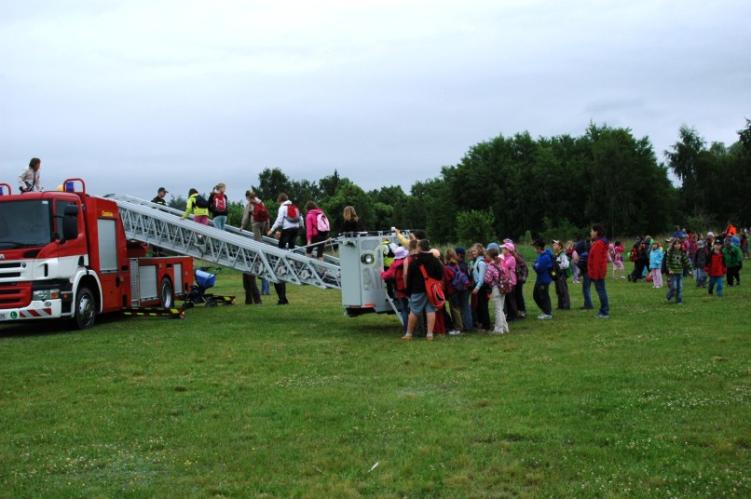 Dětský den  s vojáky a IZS.jpg