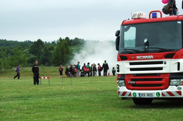 Dětský den  s vojáky a IZS.jpg