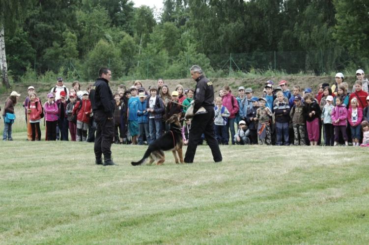 Dětský den  s vojáky a IZS.jpg