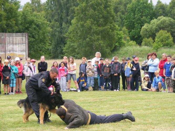Dětský den  s vojáky a IZS.jpg