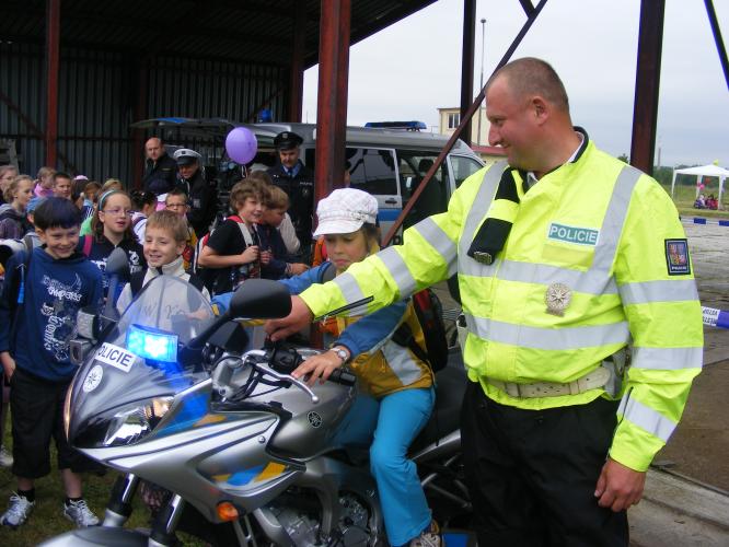 Dětský den  s vojáky a IZS.jpg