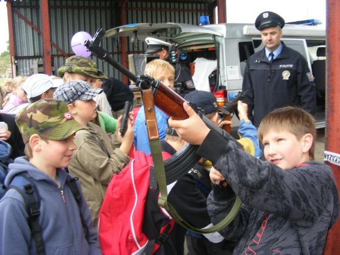 Dětský den  s vojáky a IZS.jpg