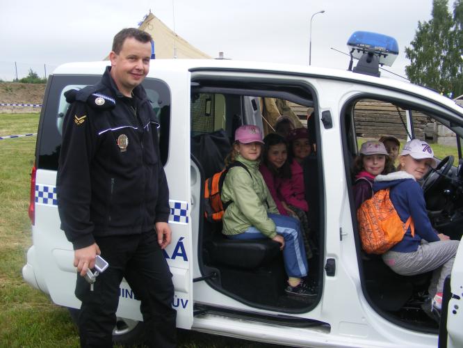 Dětský den  s vojáky a IZS.jpg