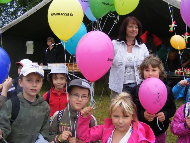 Dětský den  s vojáky a IZS.jpg