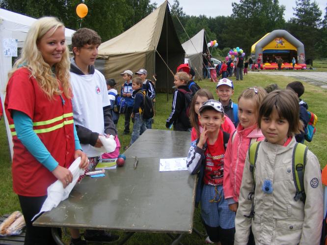 Dětský den  s vojáky a IZS.jpg