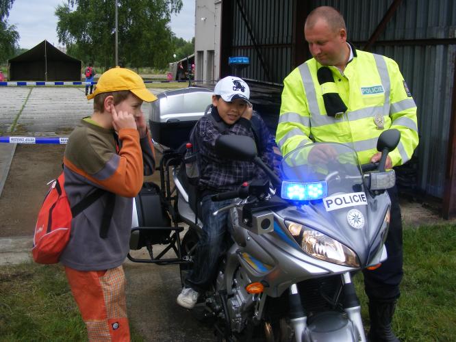 Dětský den  s vojáky a IZS.jpg