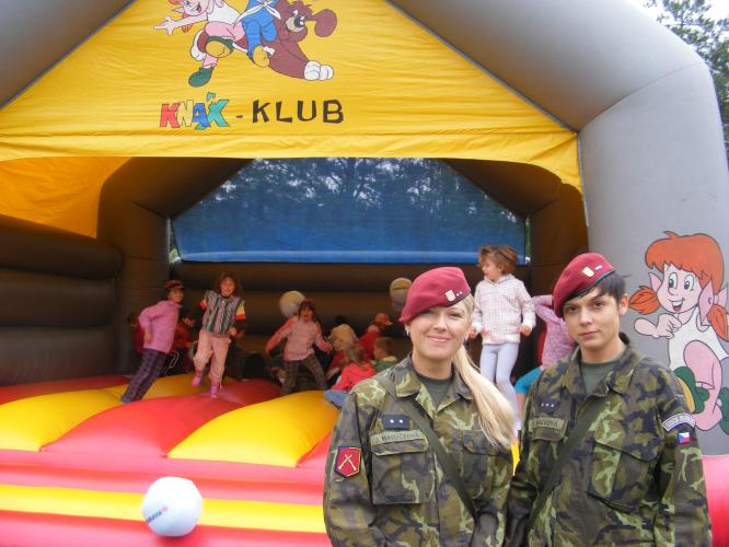 Dětský den  s vojáky a IZS.jpg