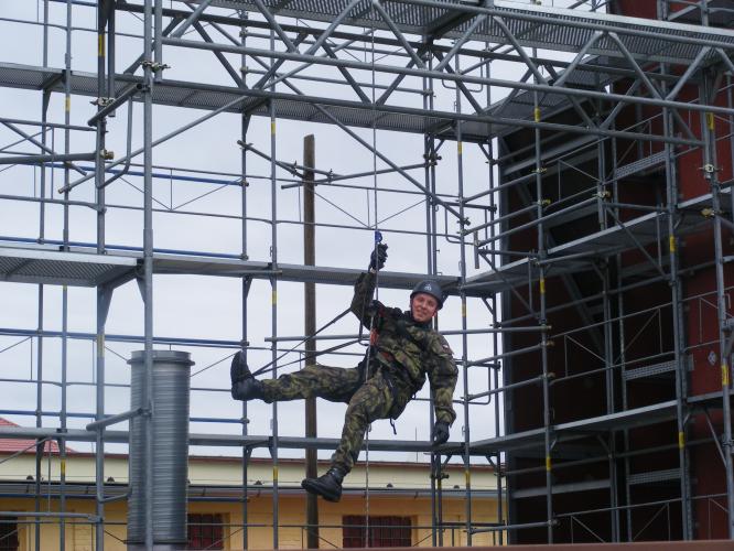 Dětský den  s vojáky a IZS.jpg