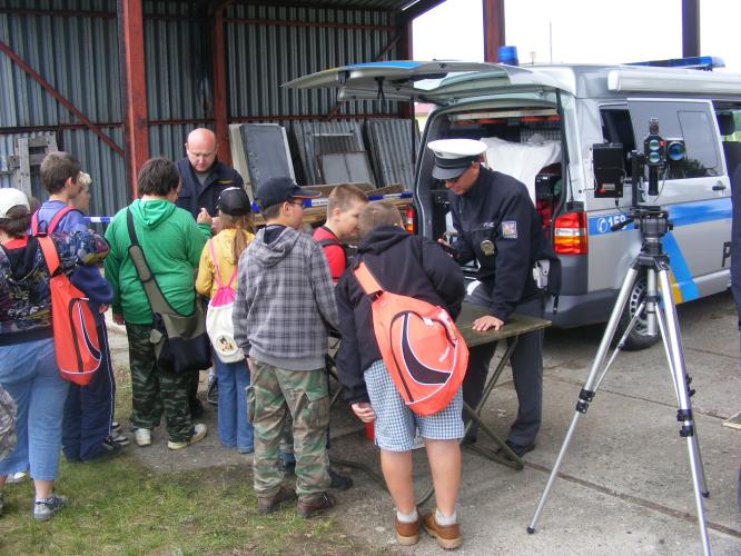 Dětský den  s vojáky a IZS.jpg