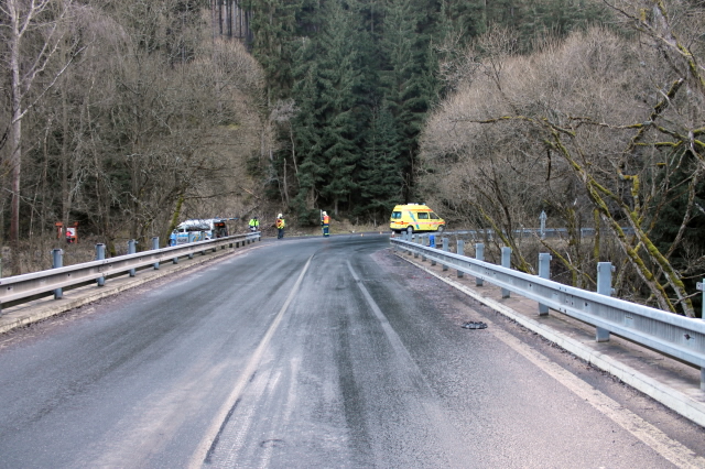 Dopravní nehoda - náledí.