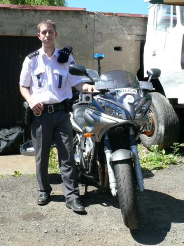 Dopravní policista s motorkou