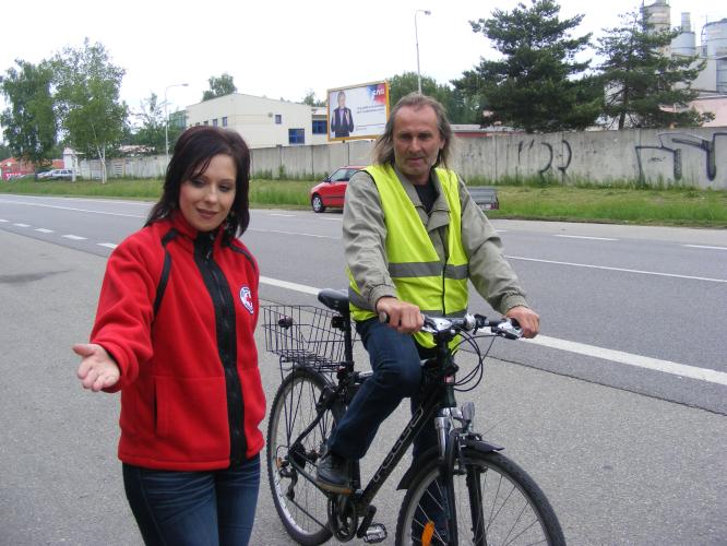 Dopravní policisté a kontrola autolékárniček .JPG