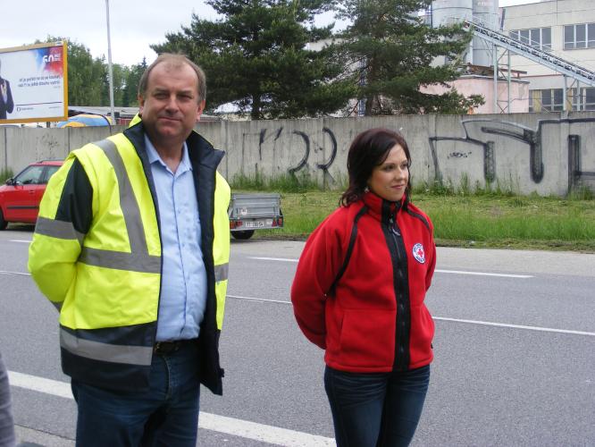 Dopravní policisté a kontrola autolékárniček .JPG