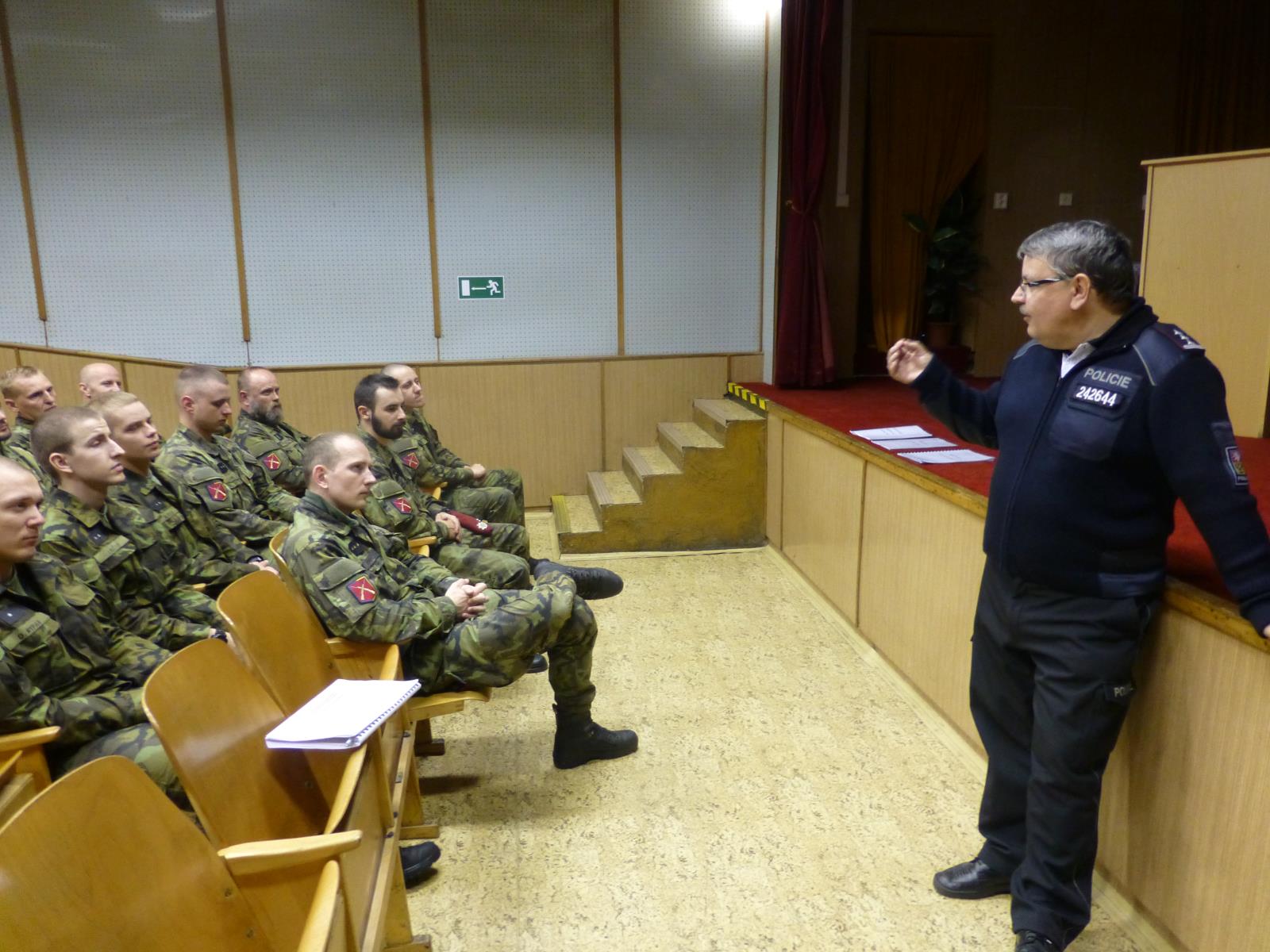 Dopravní policisté besedovali s vojáky