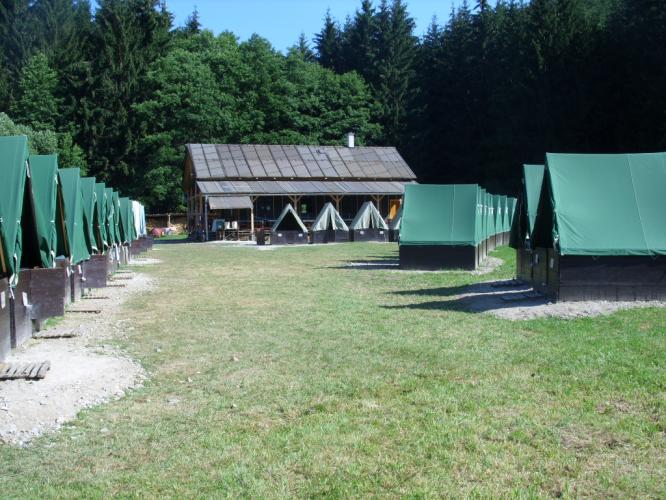 Dvorce-tábor.JPG