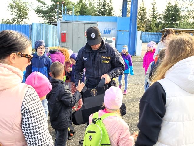 Exkurze ZŠ Dražice na ÚO policie Tábor (3).JPG