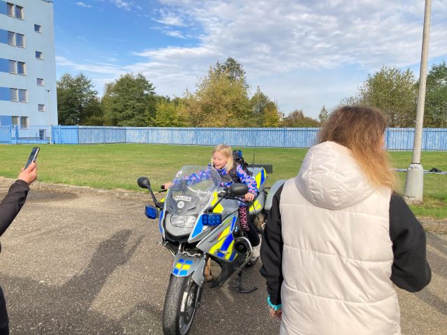 Exkurze ZŠ Dražice na ÚO policie Tábor (5).JPG