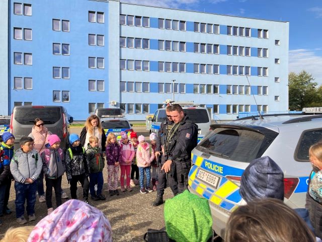 Exkurze ZŠ Dražice na ÚO policie Tábor (6).JPG
