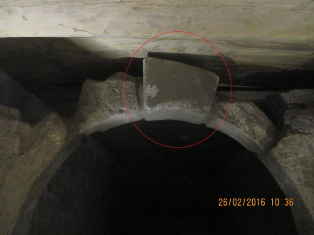 FOTO - Replika historického gotického portálu.jpg