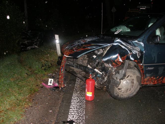Ford po srážce v protisměru.