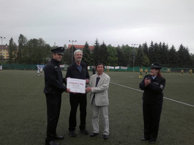 Fotbalové utkání policistů a vietnamské komunity