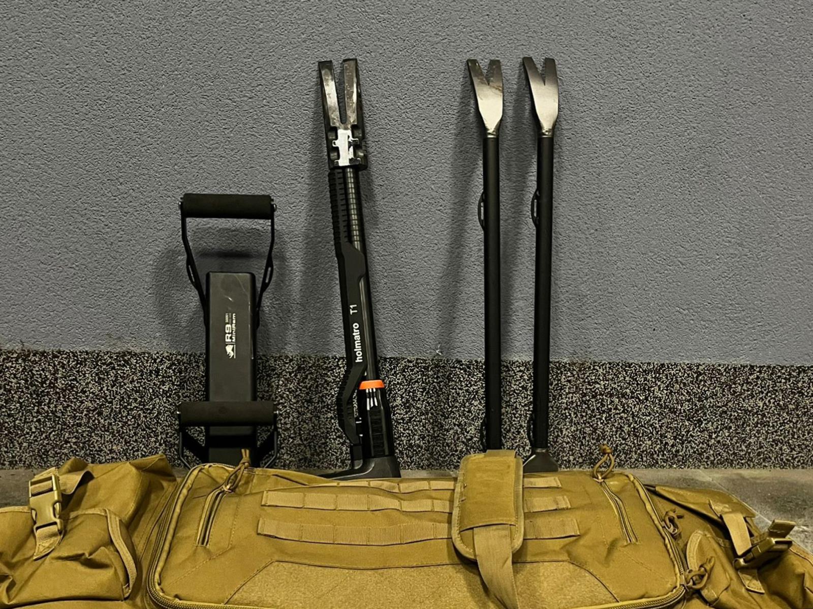 Foto č. 4 - Nástroje na otevírání dveří.jpg