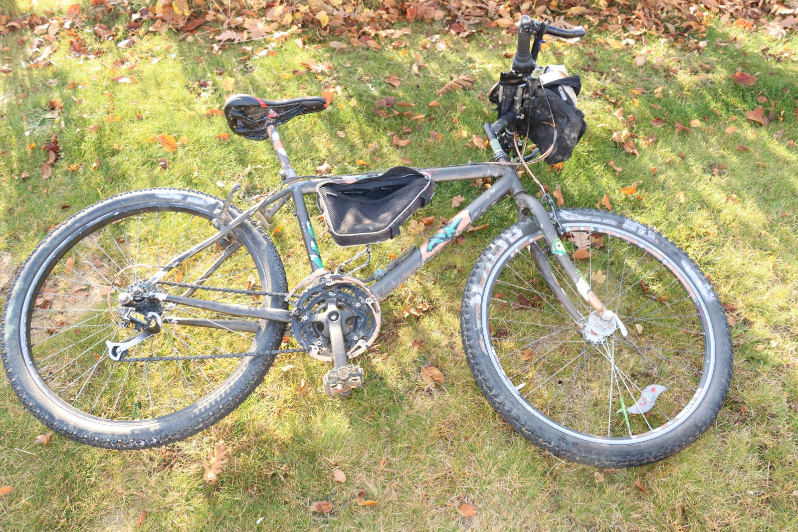 Foto č. 6 - Jízdní kolo neznámého cyklisty.JPG