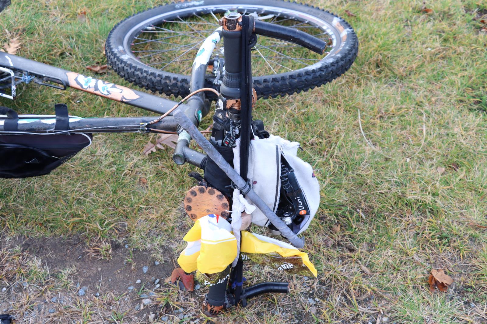 Foto č. 7 - Jízdní kolo neznámého cyklisty.JPG