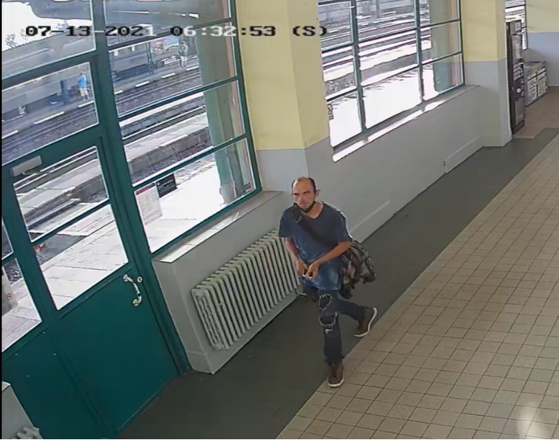 Foto pachatele bez roušky