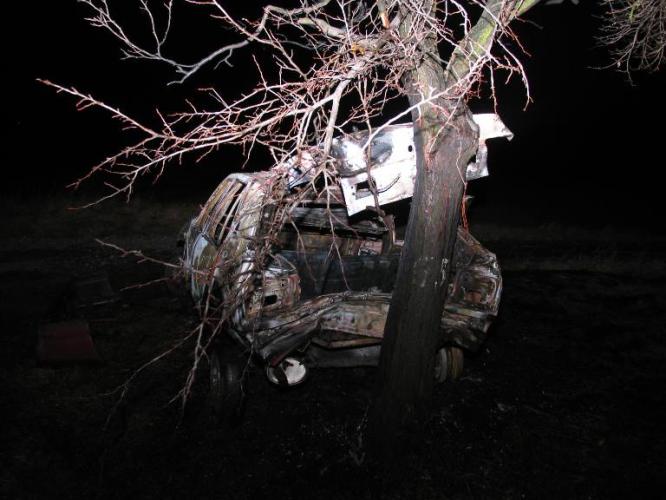 Havárie a požár vozidla u Šatova (2)