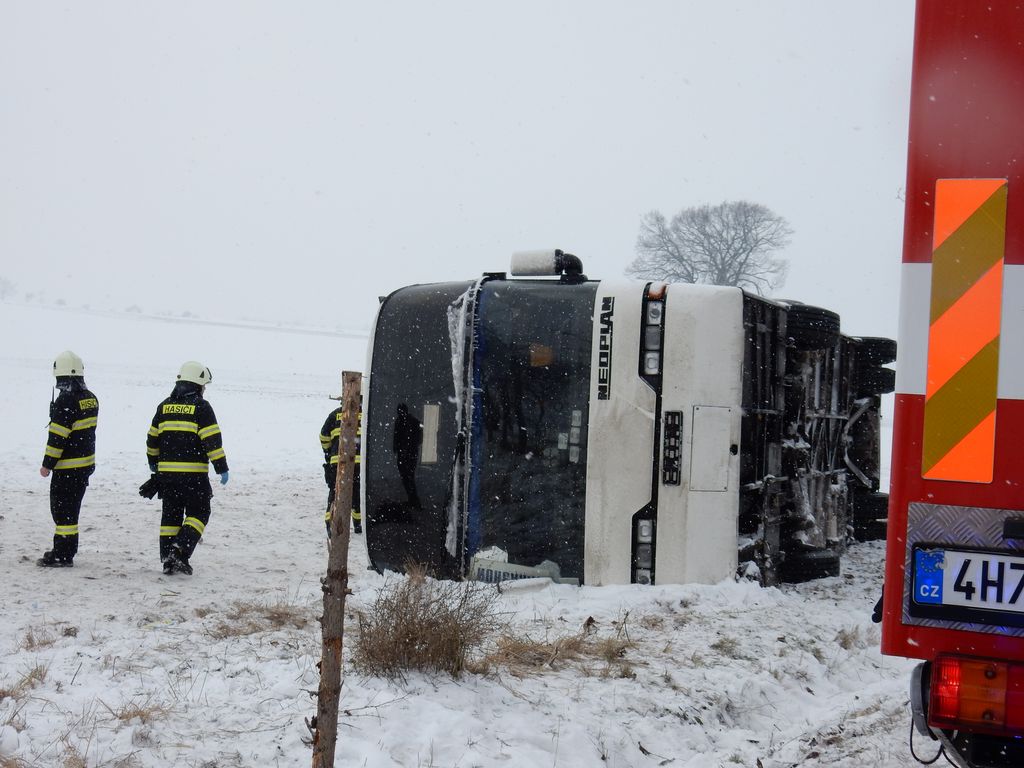 Havarovaný autobus Hořičky