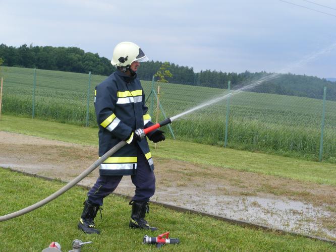 IZS Dačice-  ukázka hašení .jpg