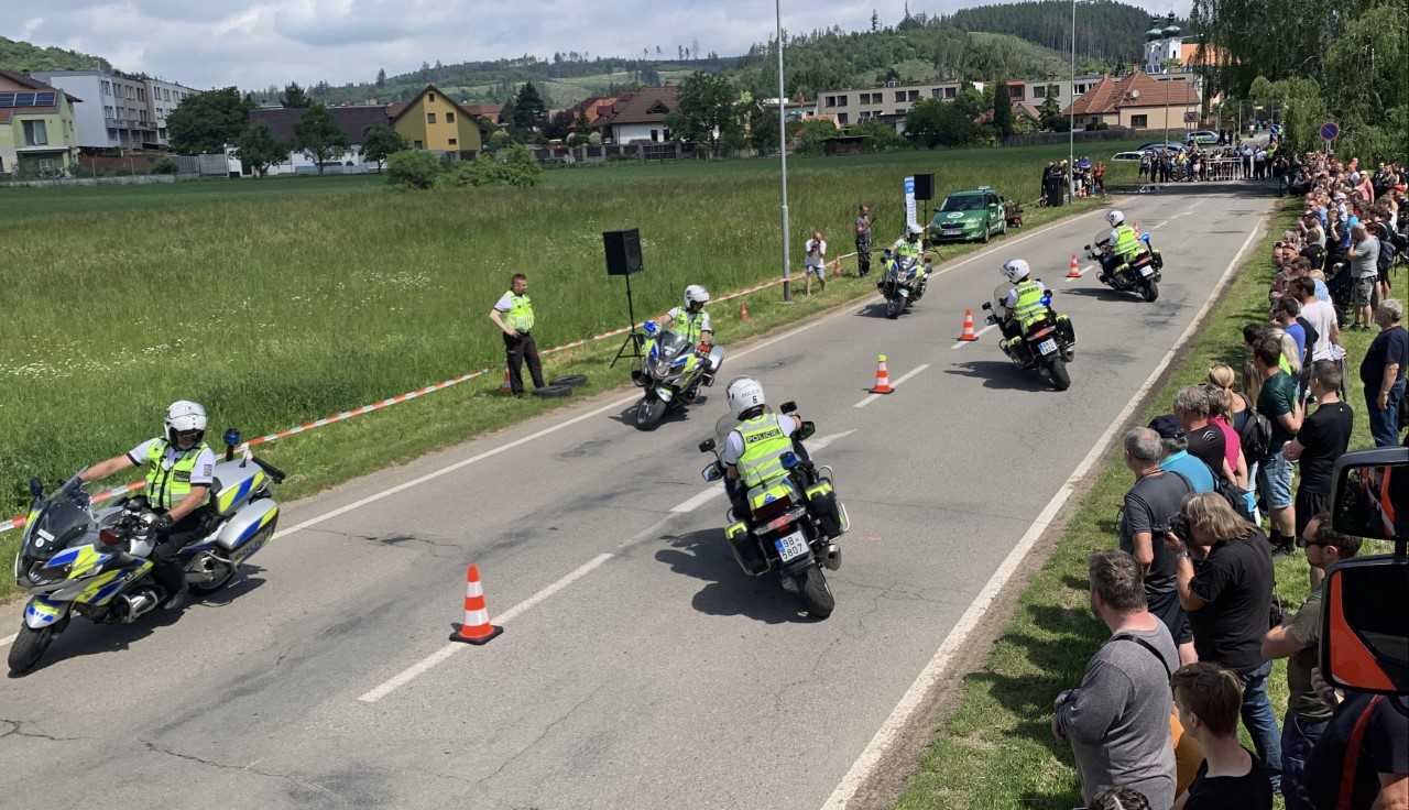 Jizdá na hudbu-dopravní policisté.jpg
