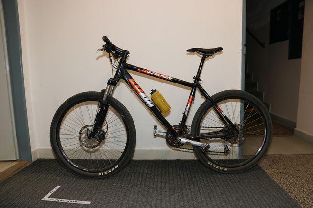 Jízdní kolo a cyklistická přilba