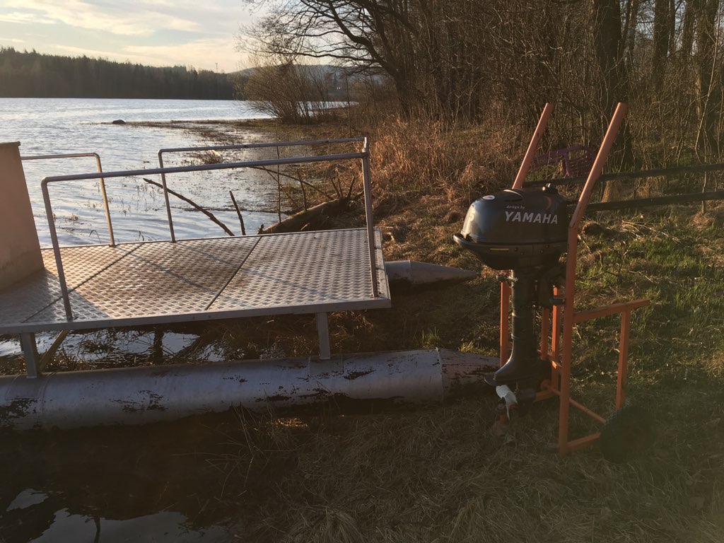 Katamarán s plošinou.jpg