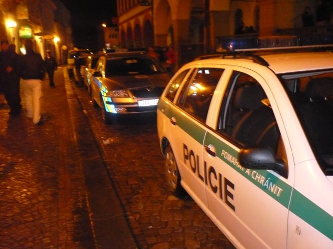 Kolona policejních vozidel
