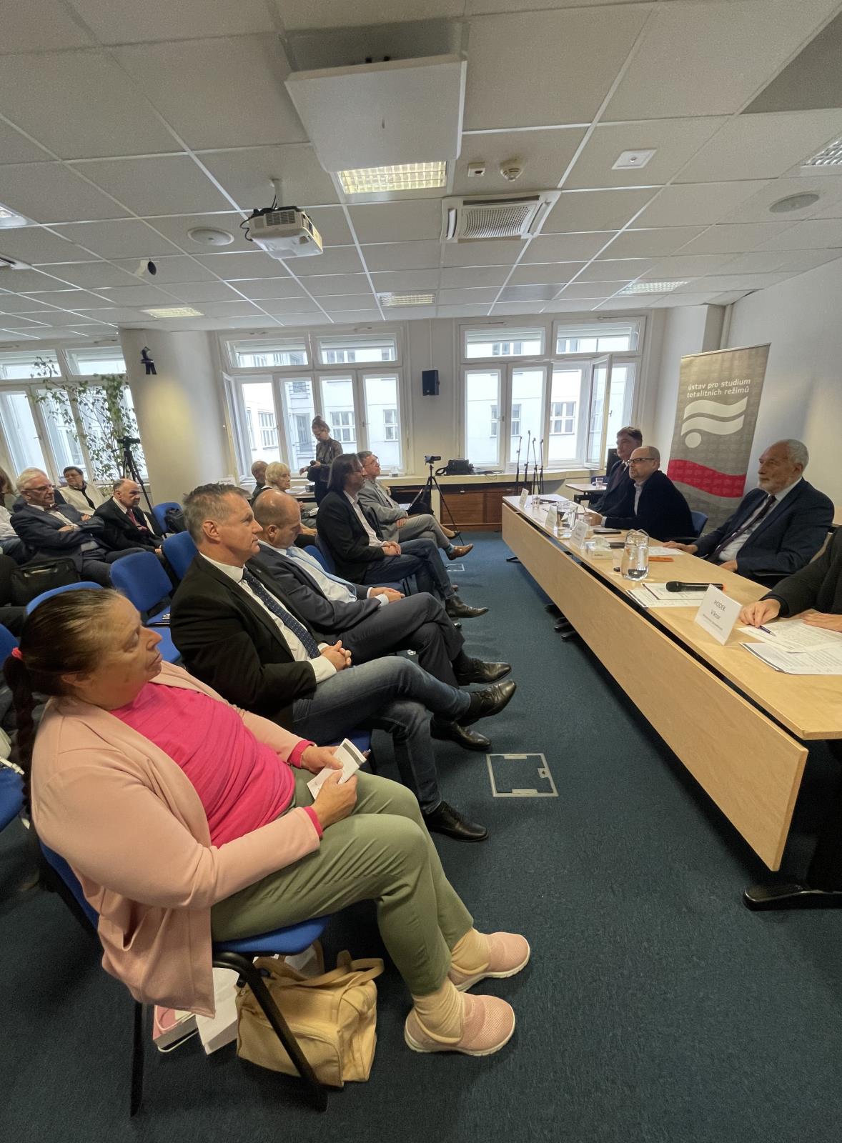 Během jednání konference – pohled do sálu na účastníky