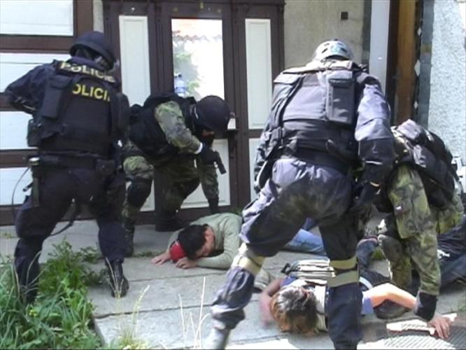 Konop__z_videa_(4).jpg