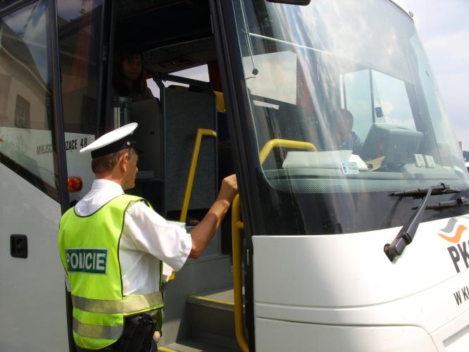 Kontrola autobusů a nákladních vozidel 