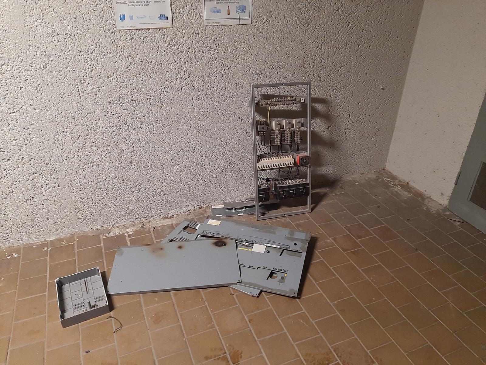 Kovový elektrorozvadeč 3.jpg