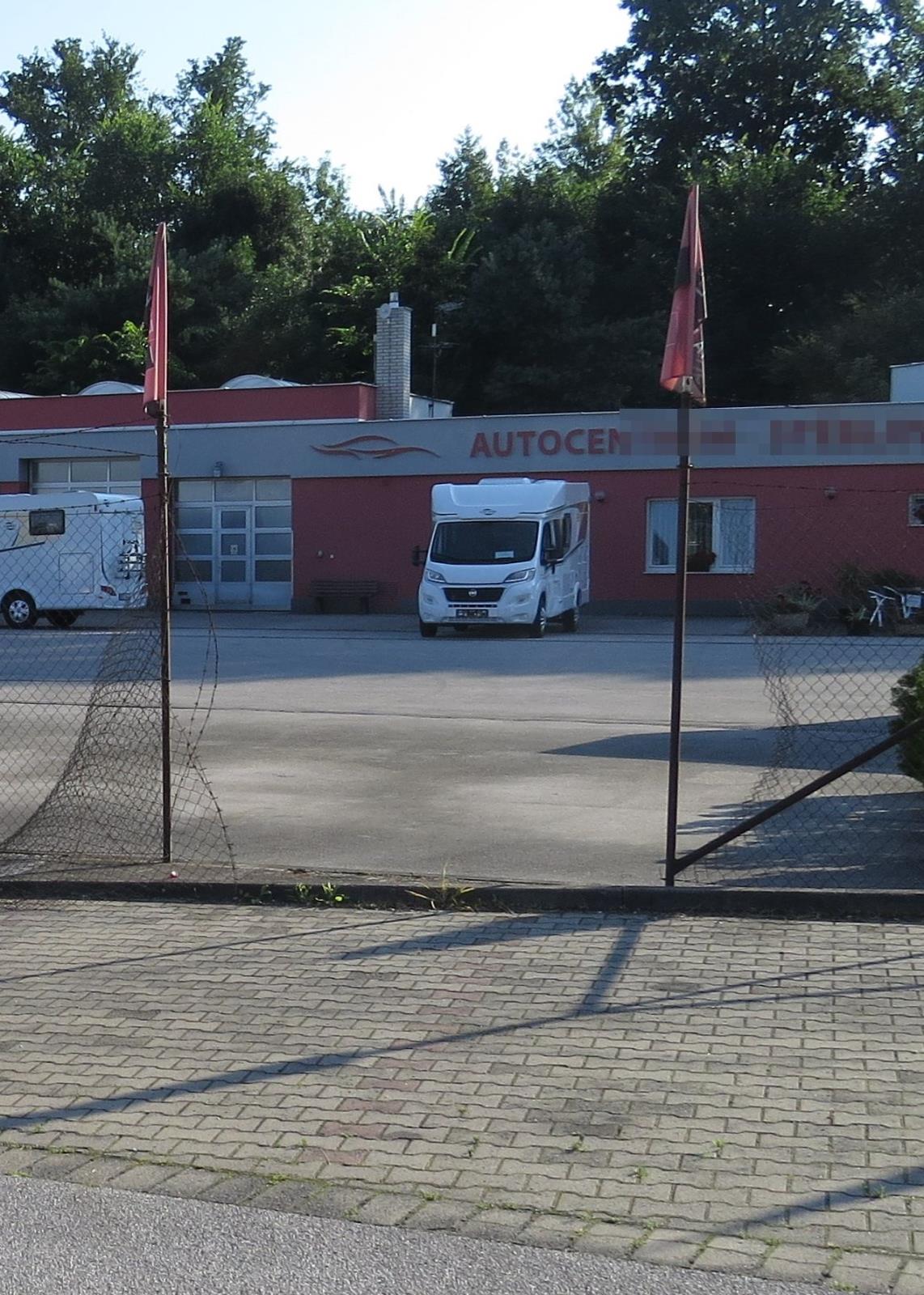 Krádež 2 obytných vozů