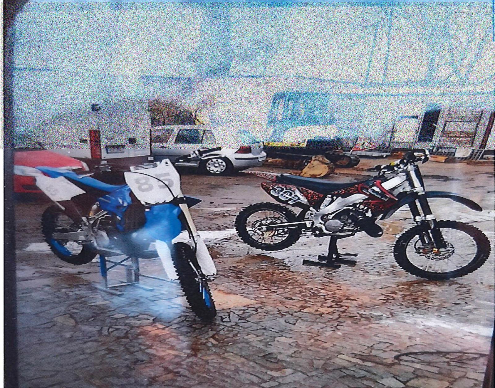Krádež motocyklů.jpg