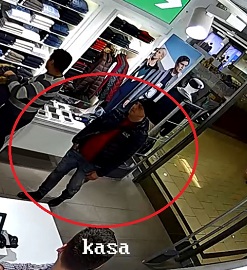 Krádež svetrů 1.jpg